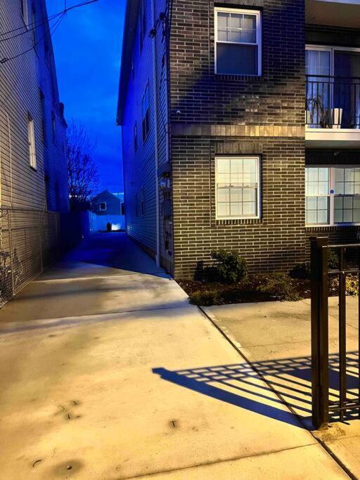 Luxury **Cozy• 2 Bedroom 2 Min. From Ewr / Newark Downtown Eksteriør billede