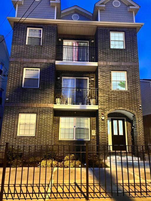 Luxury **Cozy• 2 Bedroom 2 Min. From Ewr / Newark Downtown Eksteriør billede